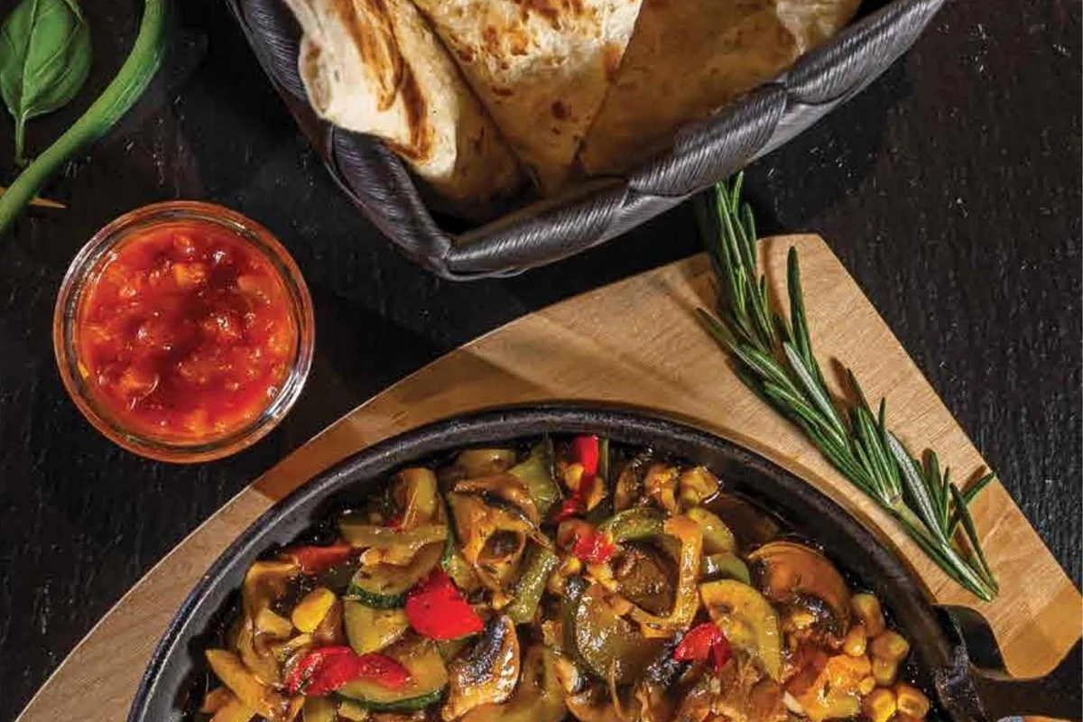 Vegetarisches Gericht mit frischen Zutaten
